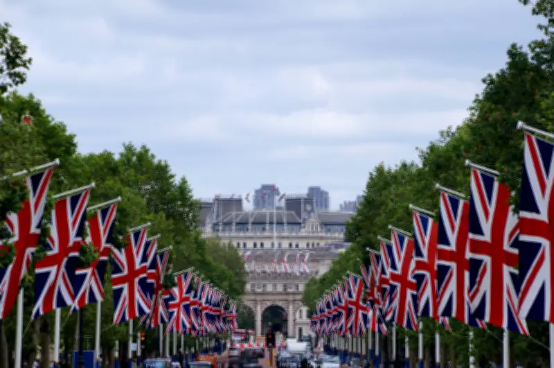 Manifestantes em Londres pedem reintegração à UE 10 anos após Brexit
