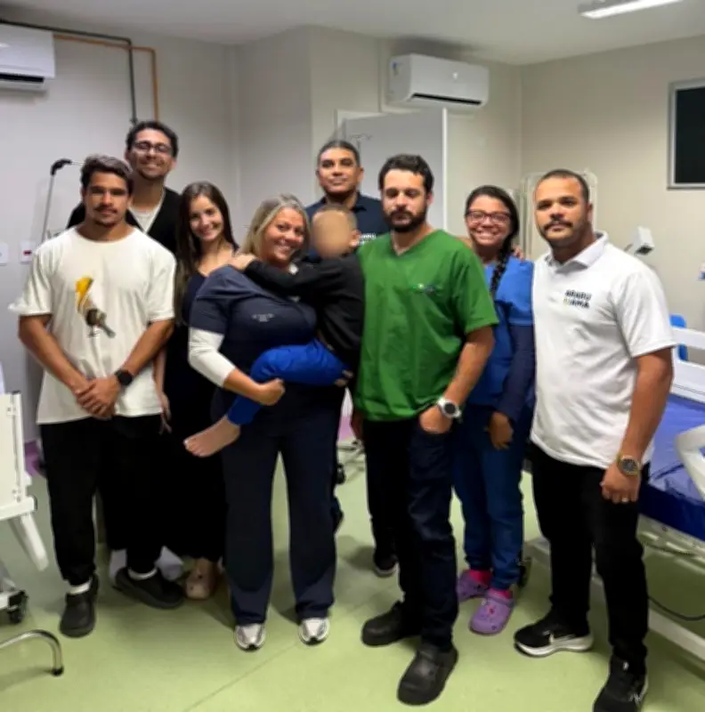 Maqueiro salva criança autista de 6 anos após queda em rio em Araruama