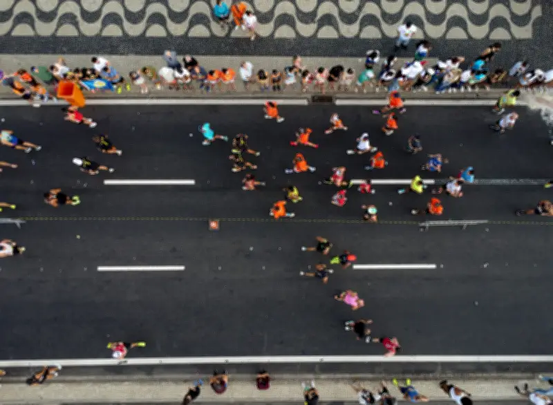 Maratona do Rio movimenta o Galeão com milhares de corredores