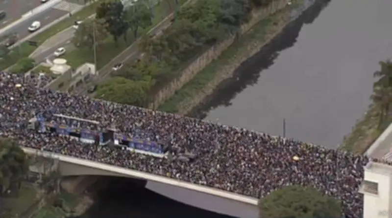 Marcha para Jesus reúne milhares em SP com estimativa de 33,8 mil pessoas