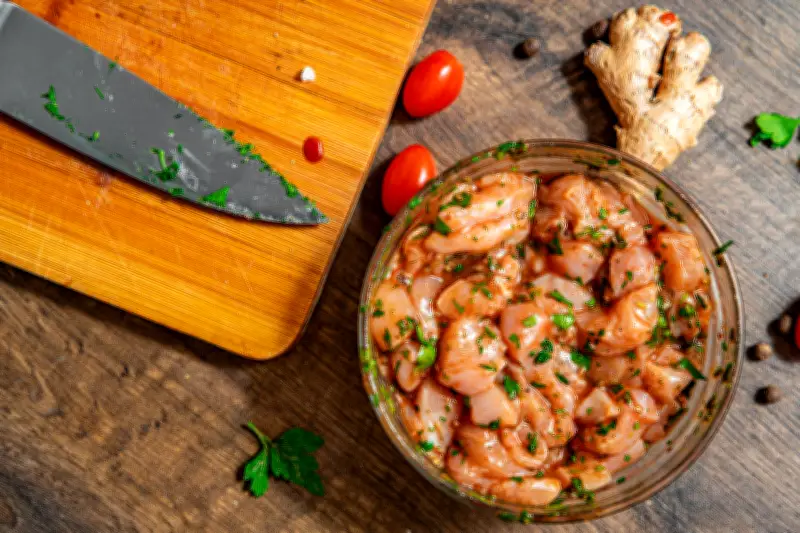 Marinada perfeita para frango: chef revela segredo do vinagre