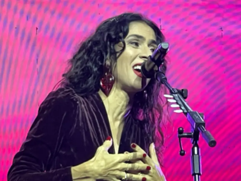 Marisa Monte emociona na abertura da última semana da Festa Junina de Votorantim