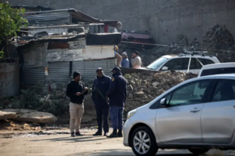 Massacre em assentamento na África do Sul deixa 12 mortos em ataque armado