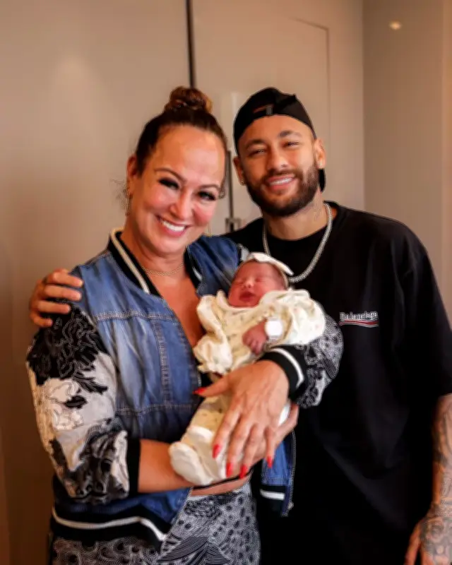 Mãe de Neymar manda mensagem de apoio: 'Você já é vitorioso'