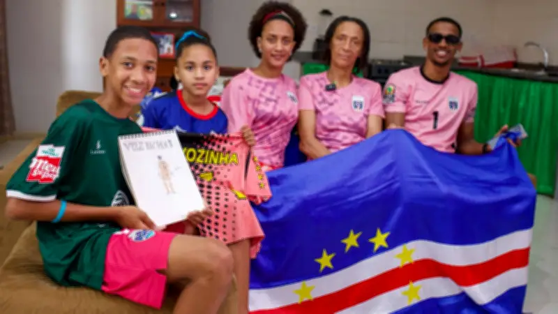 Mãe de Vozinha ganha visto e vai assistir a Cabo Verde x Uruguai na Copa