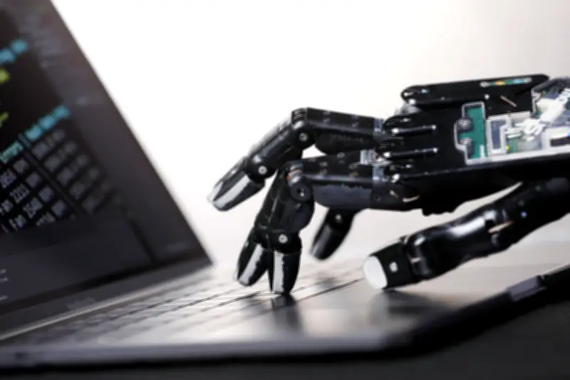 Medo de perder emprego para IA cai para 48%, aponta Datafolha