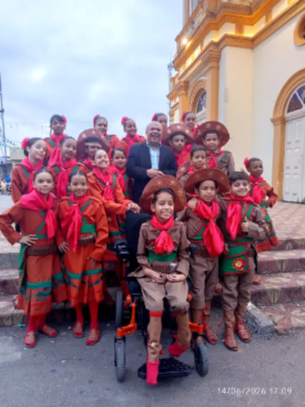 Menino em cadeira de rodas dança xaxado e encontra paixão na cultura nordestina