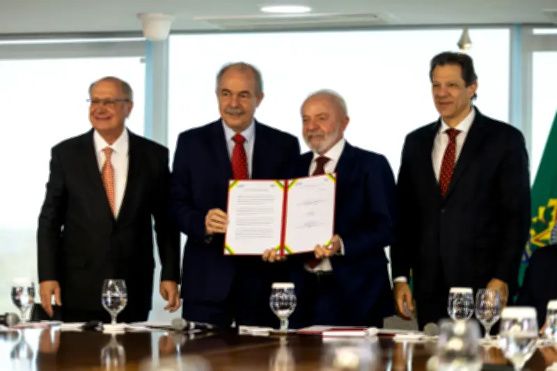 Mercadante defende urgência da MP Brasil Soberano 2 após tarifaço dos EUA