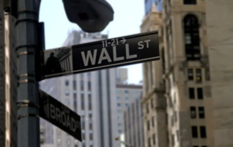 Mercados futuros de NY caem com PCE e negociações EUA-Irã