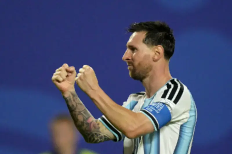 Messi brilha com hat-trick e iguala recorde de Klose em Copas