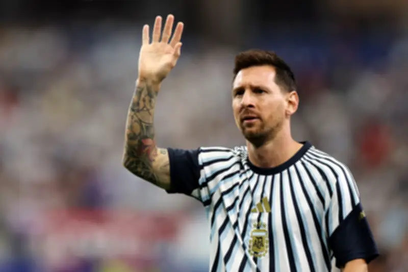 Messi começa no banco pela primeira vez em Copa desde 2006