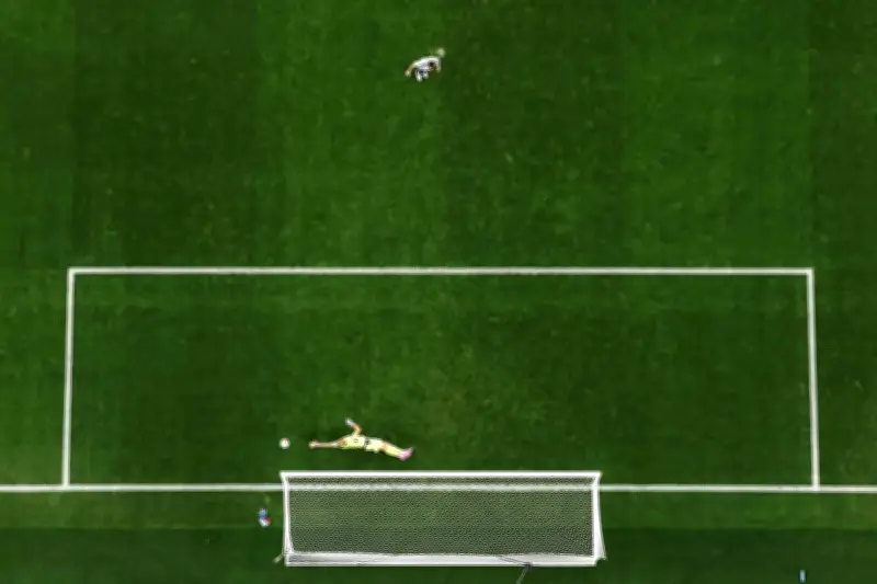 Messi erra pênalti contra Áustria e se torna recordista em Copas