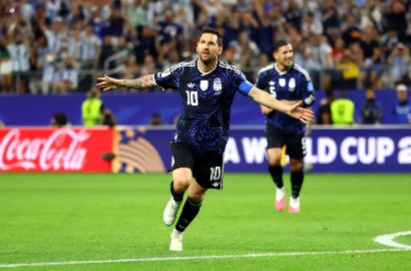 Messi marca, quebra recordes e Argentina vence Jordânia na Copa