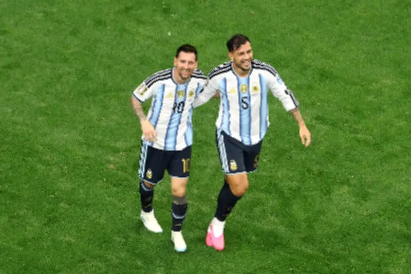 Messi recebe homenagens de companheiros e ex-jogadores em seu 39º aniversário