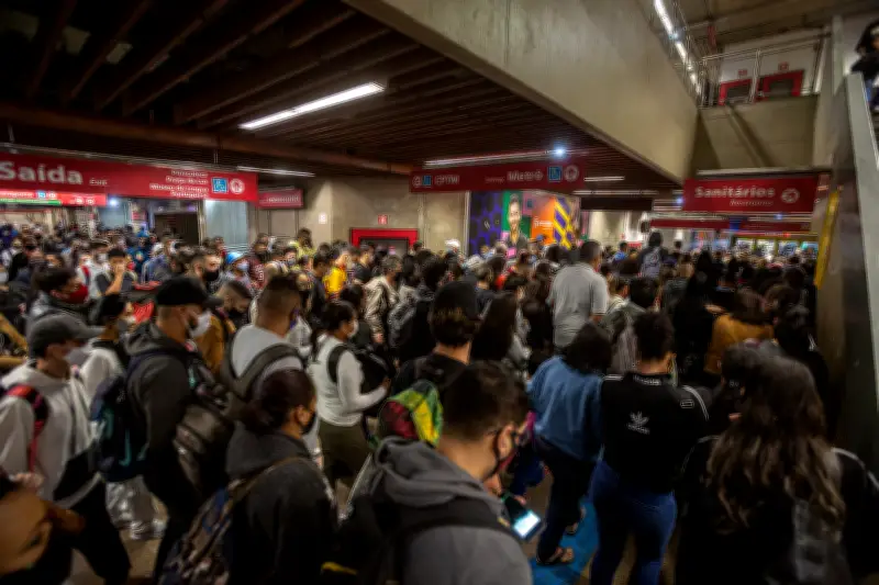Metroviários suspendem greve em SP; linhas voltam ao normal