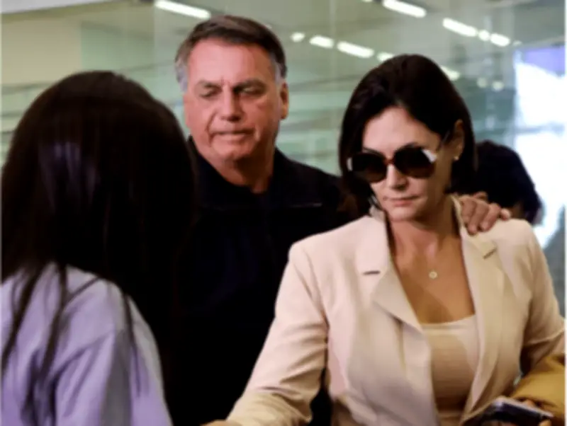 Michelle Bolsonaro critica Flávio e diz que Jair sabe de ataques