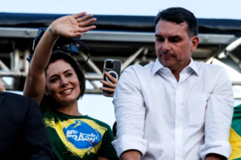 Michelle e Flávio Bolsonaro juntos em evento do PL no Ceará