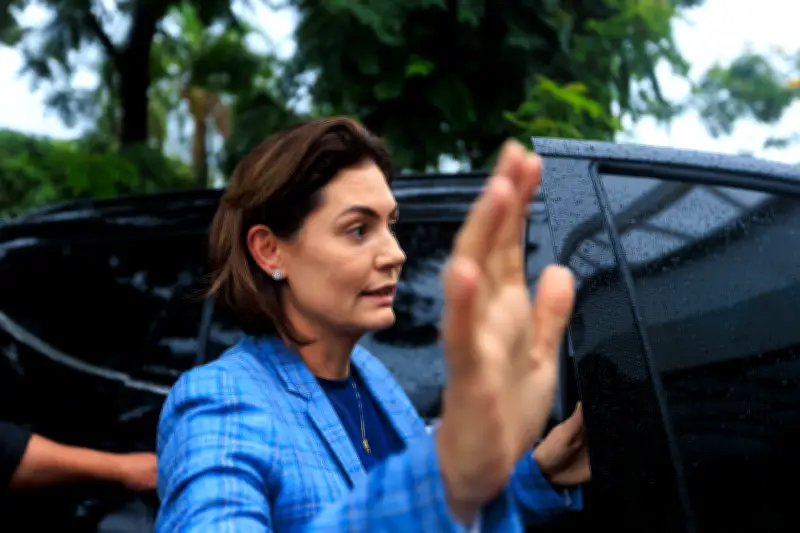 Michelle impõe condição a filhos de Bolsonaro para apoiar campanha de Flávio
