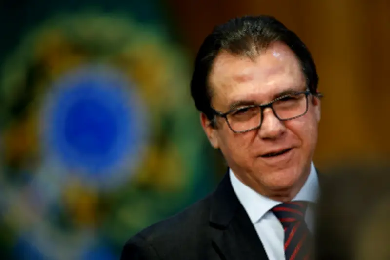 Ministro critica juros altos e cita desaceleração na geração de empregos