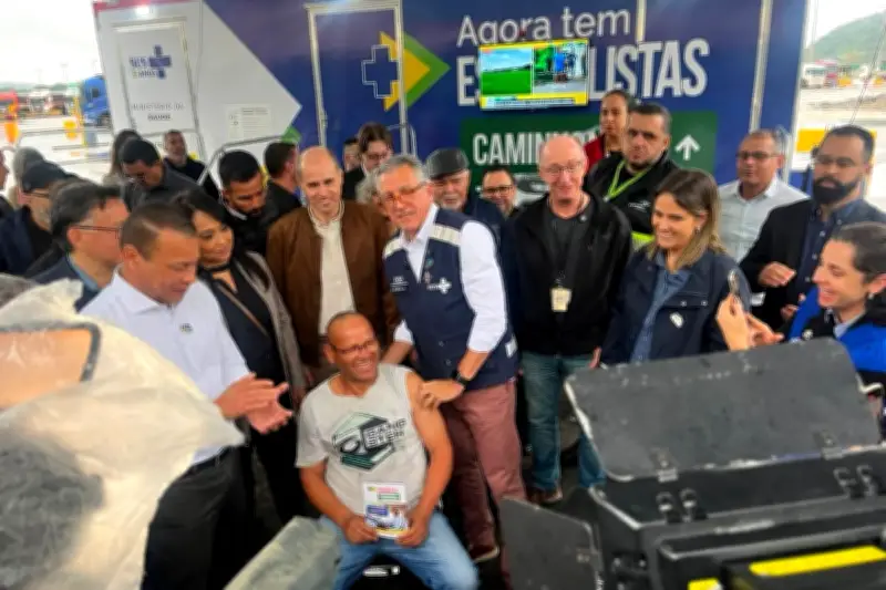 Ministro Padilha inaugura unidade móvel de saúde para caminhoneiros em Cubatão