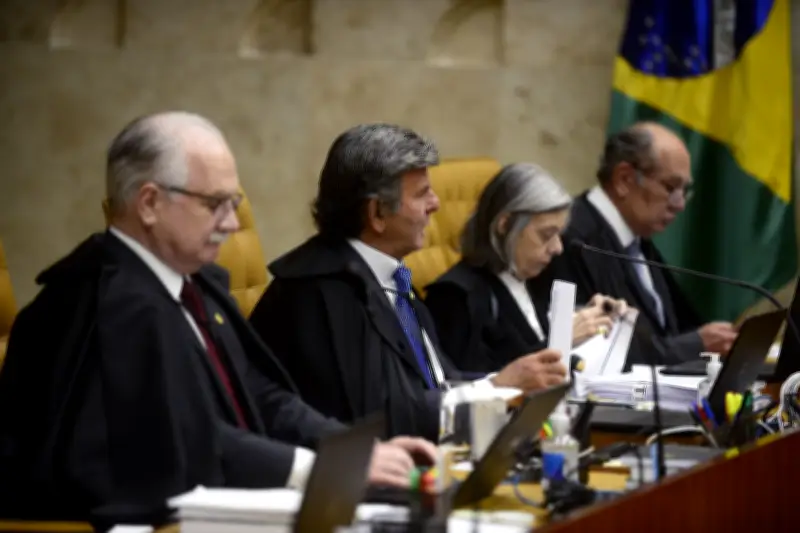 Ministros cobram postura firme de Fachin para conter crise no STF