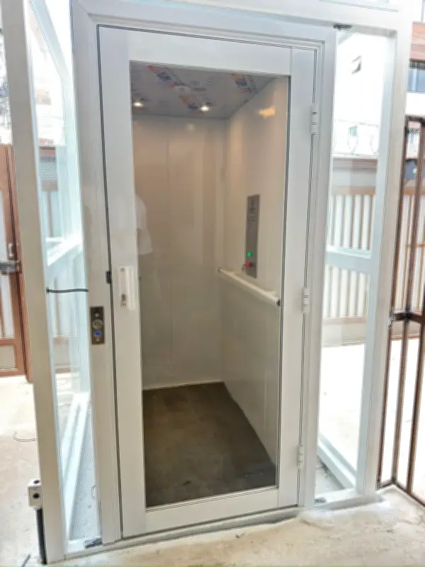 Mobilidade em imóveis: elevadores, plataformas e conforto diário