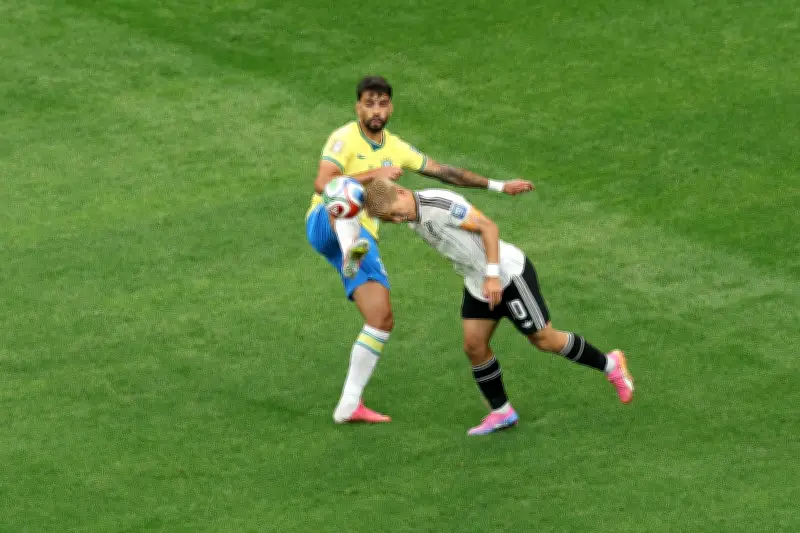 Momento trapalhões: web reage a início de jogo de Paquetá com bolada