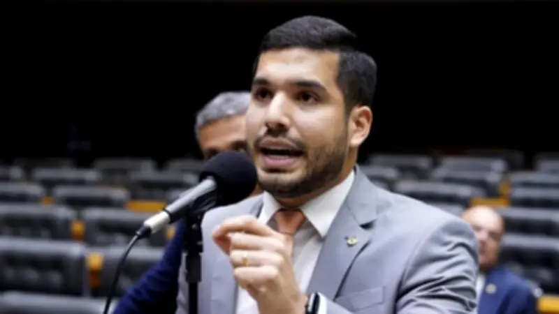 Moraes arquiva inquérito contra deputado André Fernandes por atos golpistas