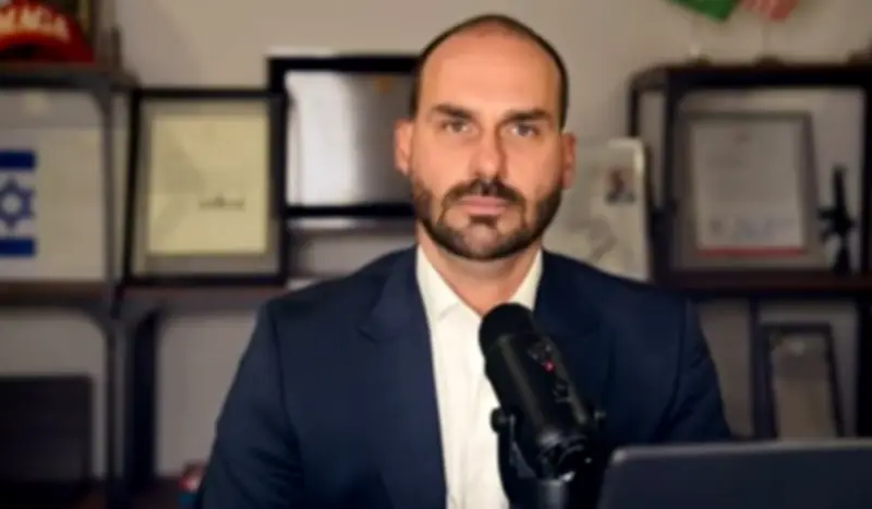 Moraes libera ação penal contra Eduardo Bolsonaro por suposta articulação de sanções dos EUA