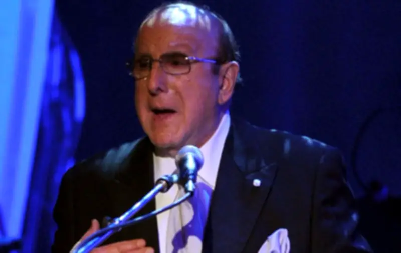 Morre Clive Davis, lendário executivo musical, aos 94 anos