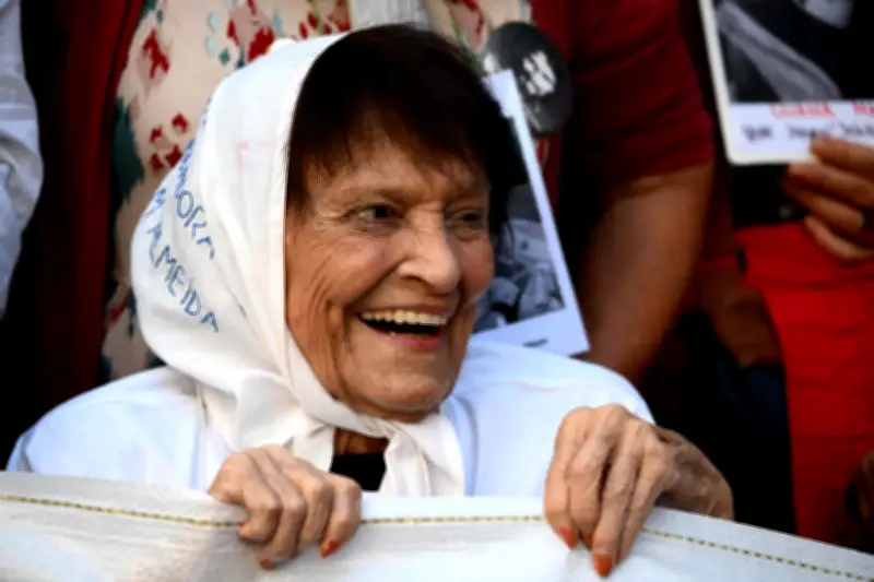 Morre Taty Almeida, ícone das Mães da Praça de Maio, aos 95 anos