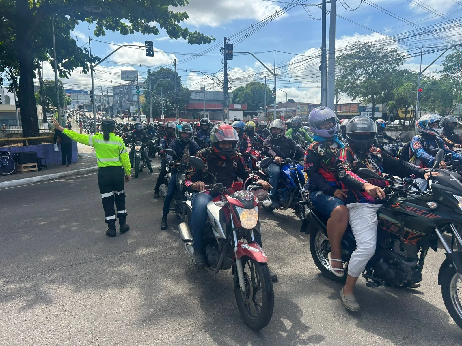 Motociclistas de aplicativo protestam em Manaus contra projeto de regulamentação