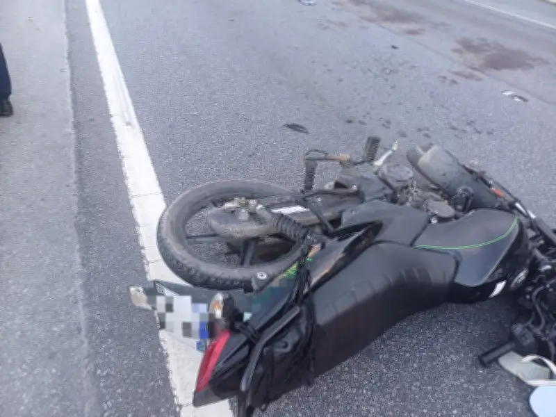 Motociclista morre atropelado por carreta após cair da moto na BR-101 no Recife