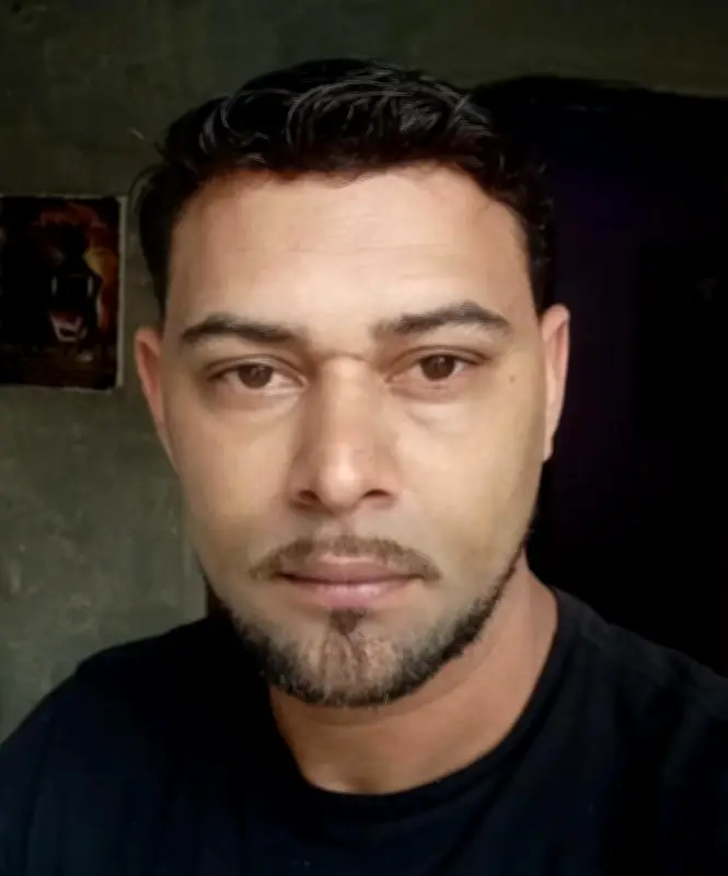 Motociclista morre e jovem fica ferida em acidente na RJ-106