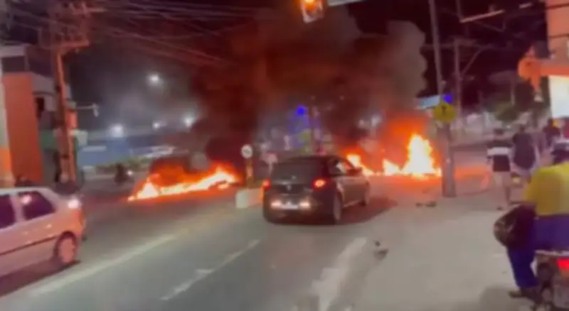 Motociclista morto a tiros por PM em São Gonçalo gera protestos