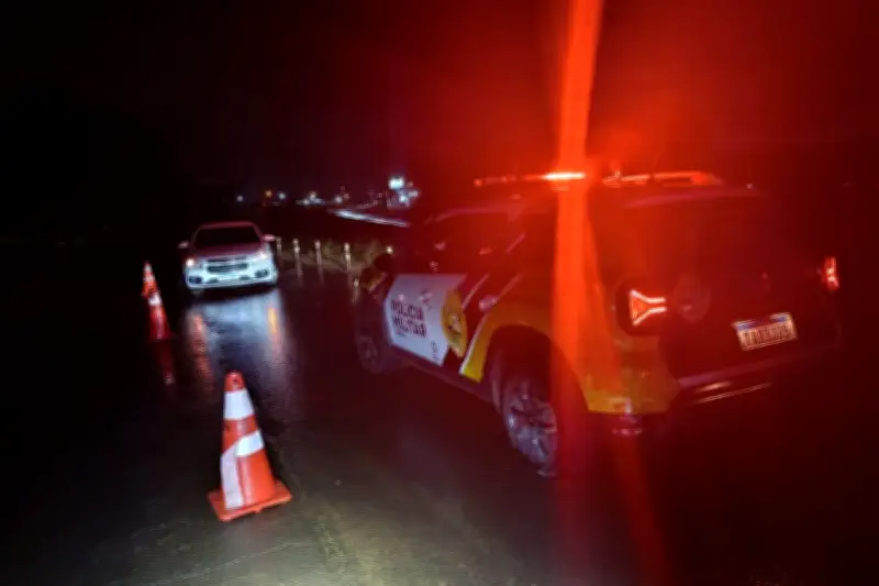 Motorista bêbado bate em viatura da PM na PR-317 e é preso