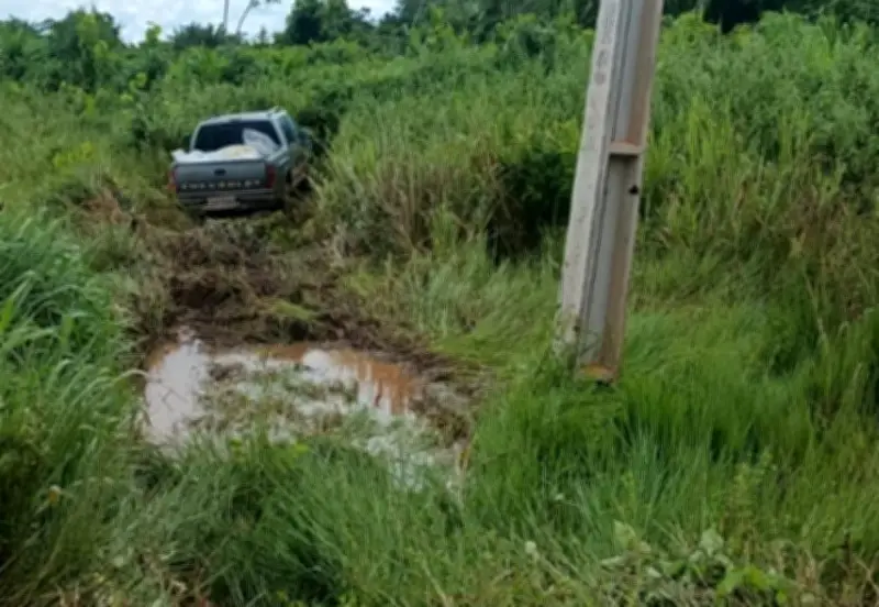 Motorista foge sem socorrer motociclista e perde controle em Rorainópolis