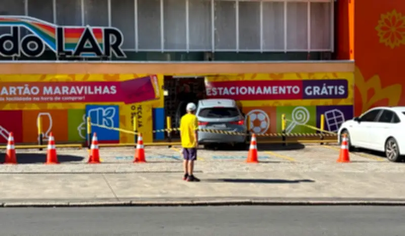 Motorista perde controle e invade loja na Barão de Itapura em Campinas