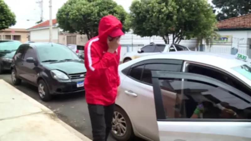 Motorista que atropelou casal de moto em SP se entrega à polícia
