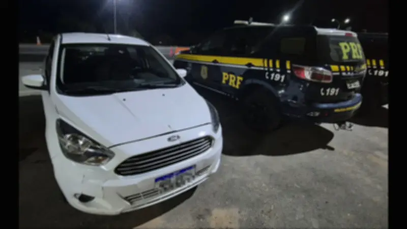 Motorista sem CNH é preso com carro furtado na BR-262 em MG