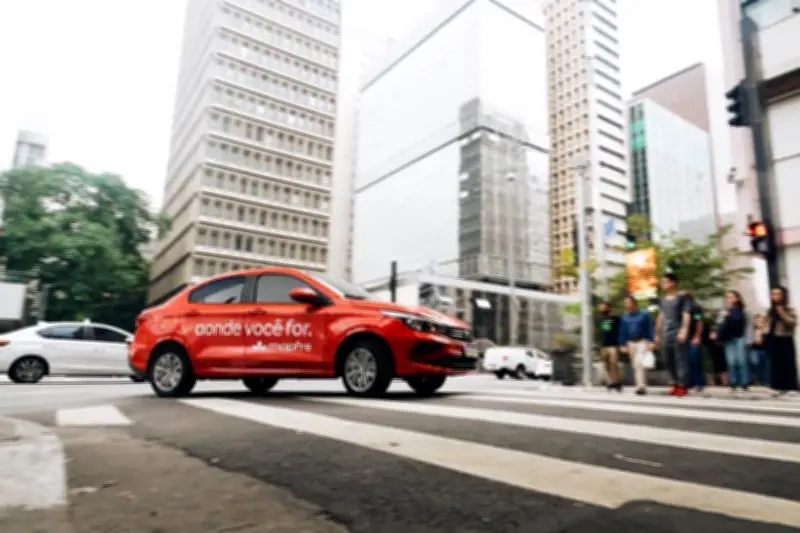 Motoristas podem ganhar até R$ 700 com publicidade no carro