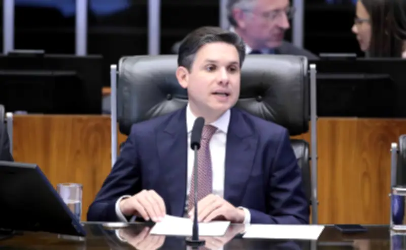 Motta critica Veneziano e chama senador de 'desesperado'