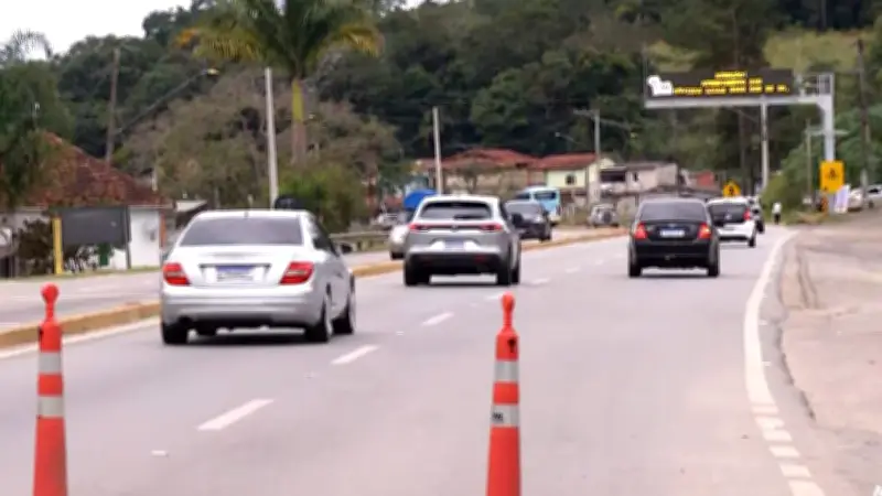 Movimento nas estradas no feriado de Corpus Christi: Mogi-Bertioga e Ayrton Senna