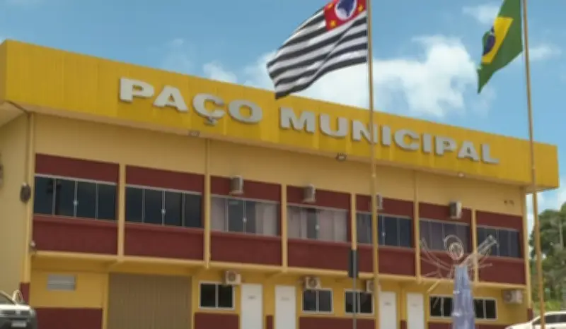MP investiga servidora que batia ponto em prefeitura e trabalhava em escola privada