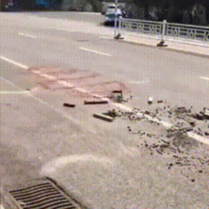 Máquina chinesa limpa 180 km de rodovias em 5 horas a 60 km/h