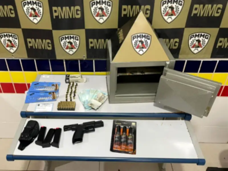 Mulher denuncia violência doméstica e PM apreende pistola em cofre em MG
