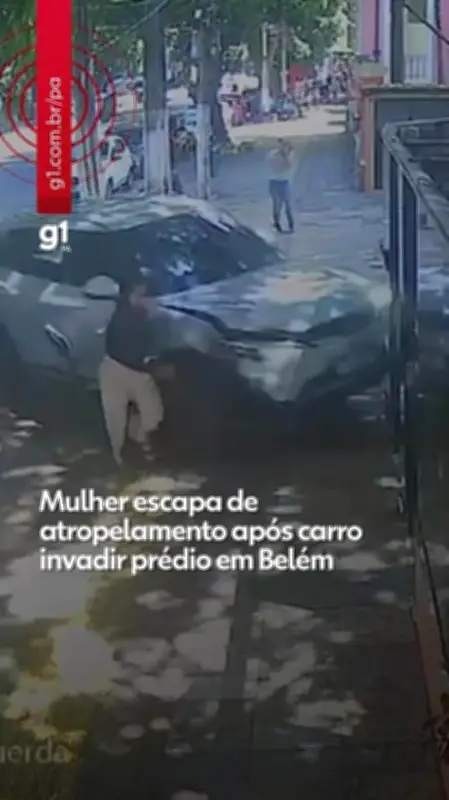 Mulher escapa por centímetros de atropelamento após carro invadir prédio em Belém