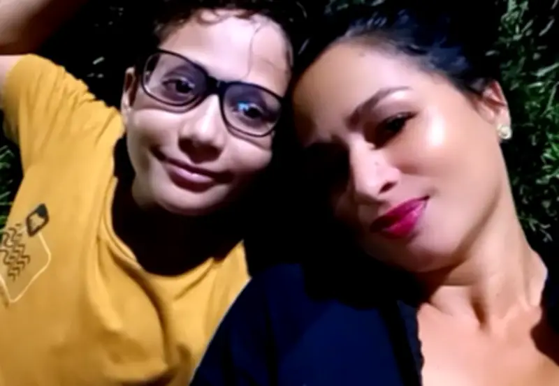 Mulher morre após cair de moto em buraco em Araguaína
