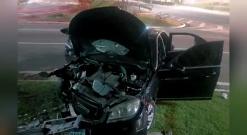Mulher morre em acidente de carro com árvore em Jundiaí; motorista preso por embriaguez