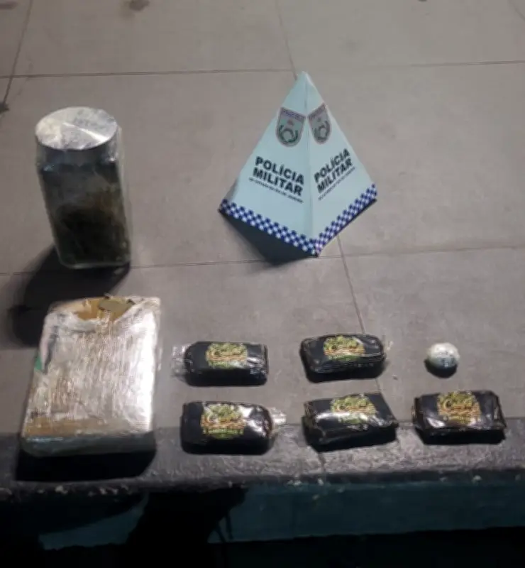 Mulher presa com 1,8 kg de drogas em ônibus interestadual em Sapucaia